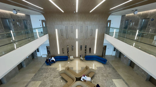 Modern interior of a hospital with blue sofas designed for healthcare use by Atelier 21 KSA, top interior designer in Saudi Arabia – تصميم داخلي عصري لمستشفى يحتوي على كنبات زرقاء مخصصة للرعاية الصحية من تصميم مفن الرسام، أفضل مصمم داخلي في السعودية 6