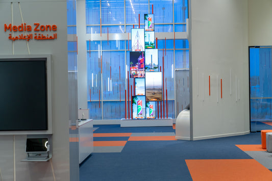Media Zone with vertical digital screen tower, modern wall detailing, and integrated technology—designed and implemented by Atelier 21 KSA, Top Interior Fit-out Company in Saudi Arabia and Riyadh.
المنطقة الإعلامية تحتوي على برج شاشات رقمية بتصميم رأسي، وتفاصيل جدران عصرية، وتقنيات مدمجة – من تنفيذ مفن الرسام، أفضل شركة تصميم داخلي وتشطيبات في السعودية والرياض. 4