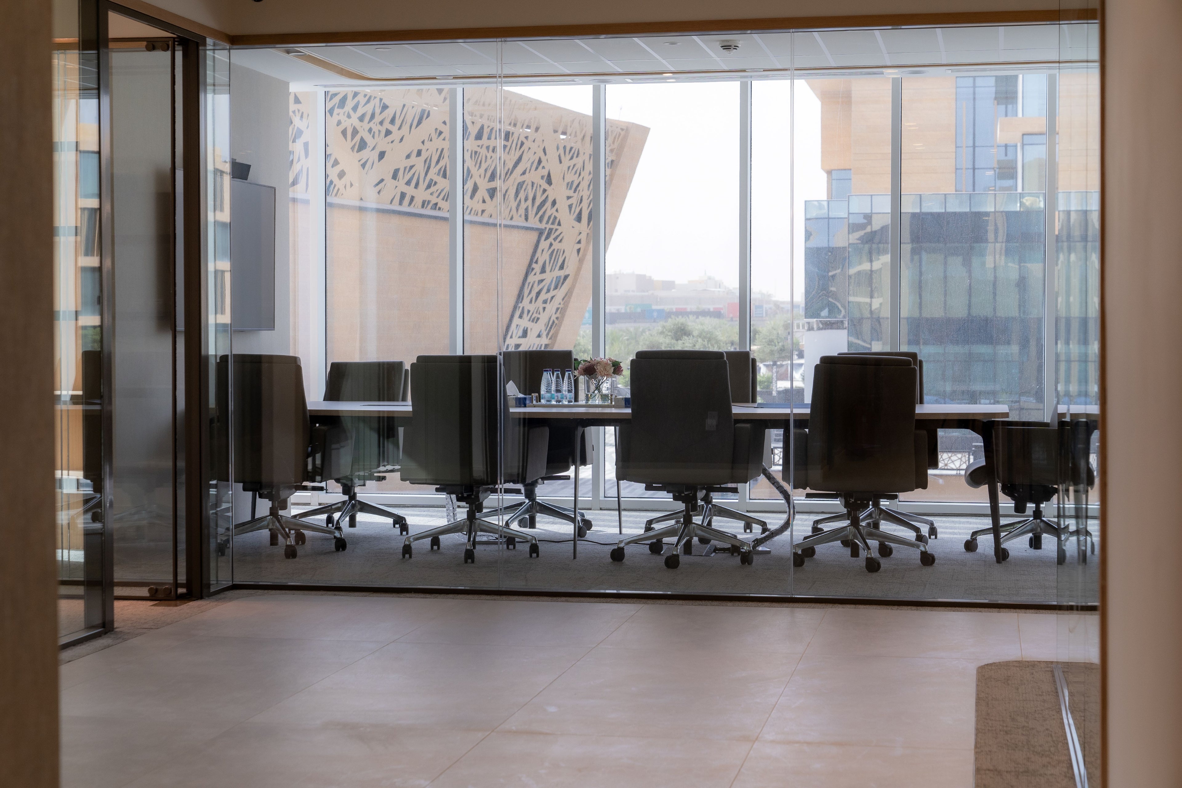 Elegant glass-walled boardroom at Azm Saudi Project featuring premium office chairs, large meeting table, and modern fit-out design. Created by a Top Office Designer in Riyadh and furnished by a Top Office Furniture Supplier in Saudi Arabia, the space reflects sophistication and functionality. قاعة اجتماعات زجاجية في مشروع عزم السعودية من تصميم أفضل مصمم مكاتب في السعودية وتشطيب أفضل شركة تنفيذ تشطيبات داخلية في الرياض.
