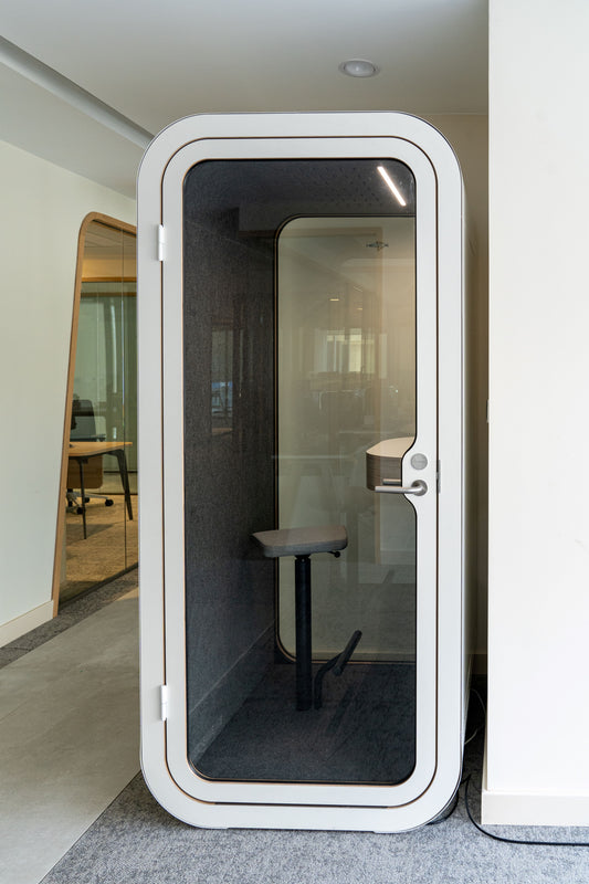 Framery O Telephone Pod at Azm Saudi Project, a soundproof office booth designed for private calls and focused work, enhancing workplace efficiency. Supplied by a Top Office Furniture Supplier in Saudi Arabia and installed by a Top Interior Fit-out Company in Riyadh, it blends modern design with functionality. كبينة عزل صوتي Framery O في مشروع عزم السعودية مقدمة من أفضل مورد أثاث مكتبي في الرياض وتنفيذ أفضل مصمم مكاتب في السعودية. 11