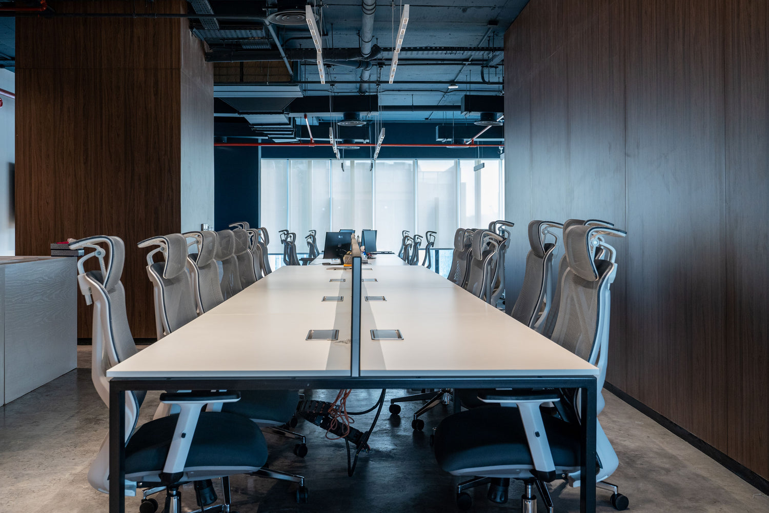 Modern office interior design for Azm Saudi Project featuring ergonomic office chairs, sleek workstations, and high-quality office furniture. Designed by a Top Interior Designer in Saudi Arabia and Top Office Furniture Supplier in Riyadh, this workspace highlights functionality and elegance. مشروع عزم السعودية يتميز بـ أفضل مصمم مكاتب في الرياض و أفضل مورد أثاث مكتبي في السعودية مع تشطيبات داخلية احترافية تجمع بين الفخامة والعملية.