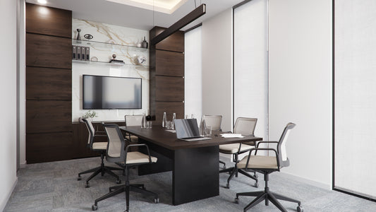 Modern conference room with wooden meeting table, office chairs, and wall-mounted screen, designed by Atelier 21 KSA – مفن الرسام, top office furniture supplier and top interior designer in Riyadh, Saudi Arabia – غرفة اجتماعات حديثة تحتوي على طاولة خشبية وكراسي مكتبية وشاشة مثبتة على الحائط من مفن الرسام، أفضل مورد أثاث مكتبي وأفضل مصمم داخلي في الرياض، السعودية 3