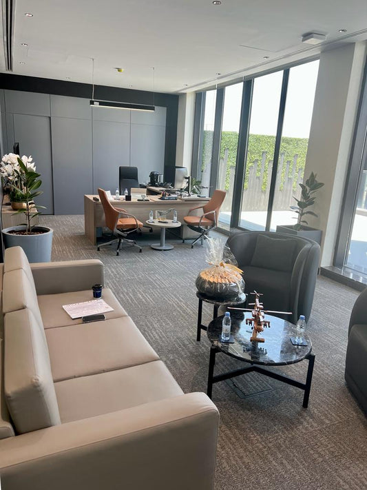 Executive office at GDC, one of the PIF companies, designed with floor-to-ceiling windows, comfortable guest seating, modern storage, and meeting-ready desk space – executed by Atelier 21 KSA, Top Interior Designer and Furniture Supplier in Saudi Arabia and Riyadh. مكتب تنفيذي في مشروع GDC إحدى شركات صندوق الاستثمارات العامة، يضم نوافذ بانورامية ومقاعد ضيافة مريحة ووحدات تخزين حديثة من تنفيذ مفن الرسام، كأفضل مصمم داخلي ومورد أثاث ومصمم مكاتب في السعودية والرياض. 17