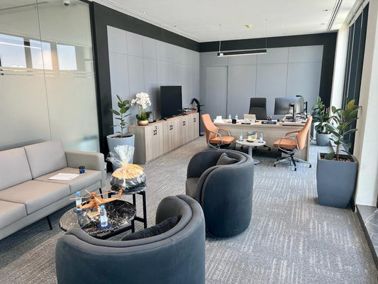 Executive office at GDC, one of the PIF companies, designed with floor-to-ceiling windows, comfortable guest seating, modern storage, and meeting-ready desk space – executed by Atelier 21 KSA, Top Interior Designer and Furniture Supplier in Saudi Arabia and Riyadh. مكتب تنفيذي في مشروع GDC إحدى شركات صندوق الاستثمارات العامة، يضم نوافذ بانورامية ومقاعد ضيافة مريحة ووحدات تخزين حديثة من تنفيذ مفن الرسام، كأفضل مصمم داخلي ومورد أثاث ومصمم مكاتب في السعودية والرياض. 16