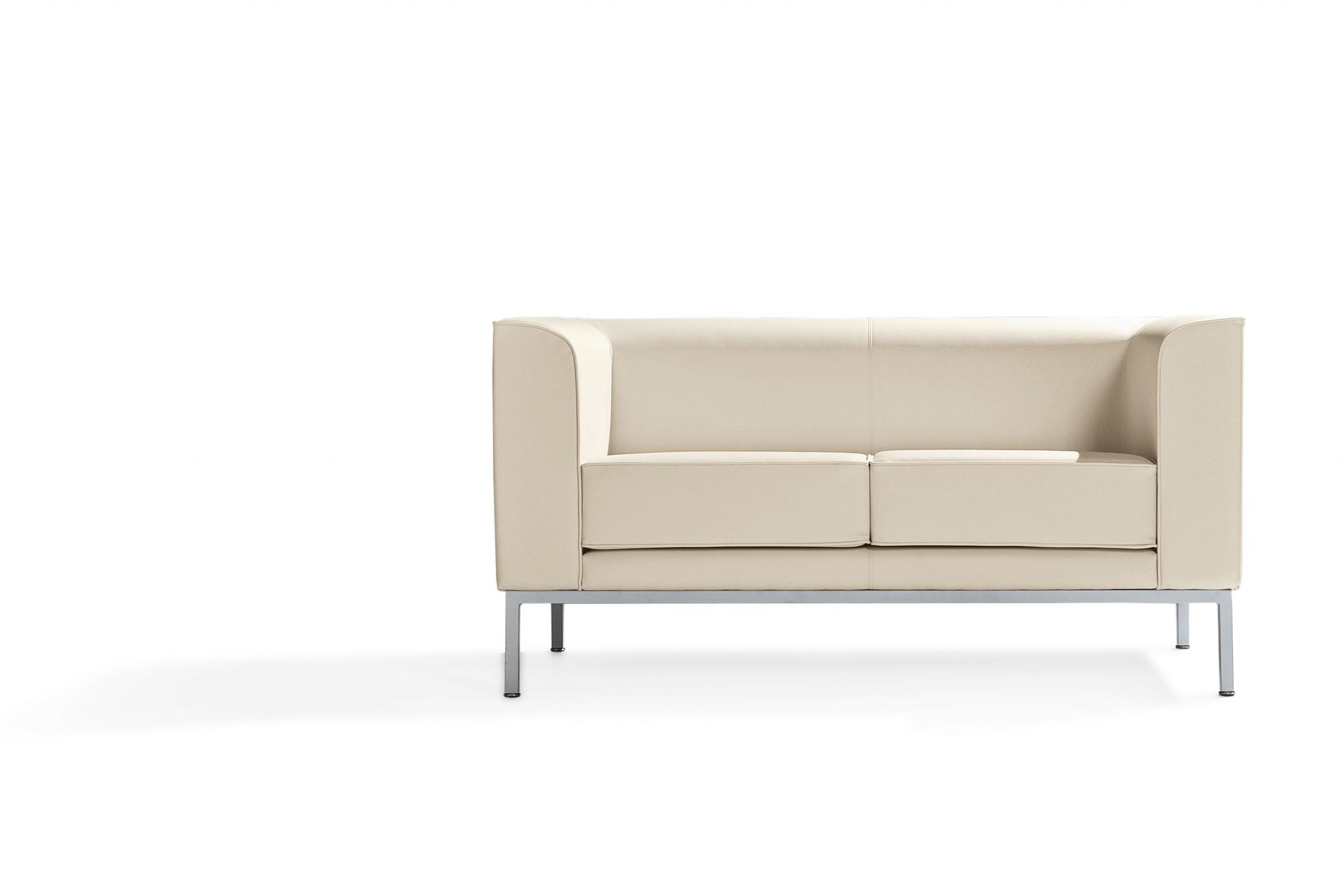 Korall sofa by Kastel Italy – soft seating with curved lines, high back, and plush upholstery – ideal for lounges and reception areas – available from Atelier 21 KSA, Top Interior Designer, Furniture Supplier, and Fit-out Company in Saudi Arabia and Riyadh.
أريكة Korall من كاستل إيطاليا – جلسة مريحة بتصميم منحني وظهر مرتفع – مثالية لصالات الانتظار والاستراحة – مقدمة من مفن الرسام، أفضل مصمم داخلي، ومورد أثاث، وشركة تنفيذ تشطيبات داخلية في السعودية والرياض.