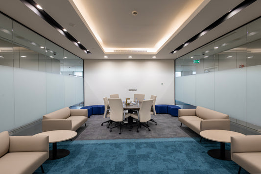 Modern office meeting room with beige sofas, white chairs, round tables, and glass partitions by Atelier 21 KSA – مفن الرسام, top office furniture supplier, top interior designer, and Best interior fit-out in Riyadh, Saudi Arabia – غرفة اجتماعات مكتبية حديثة تحتوي على أرائك بيج، كراسي بيضاء، طاولات دائرية، وفواصل زجاجية من مفن الرسام، أفضل مورد أثاث مكتبي وأفضل مصمم داخلي وافضل شركة تشطيبات داخلية في الرياض، السعودية 10