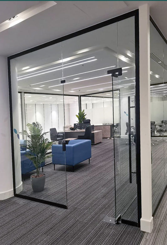 Private executive office at Saudi Development Bank in Riyadh, furnished with ergonomic chairs, modern desks, and soft seating. Designed by the Top Interior Designer in Riyadh and implemented by the Top Office Furniture Supplier in Riyadh to reflect professionalism and comfort.
مكتب تنفيذي في بنك التنمية السعودي بالرياض، بديكور عصري من تنفيذ أفضل مصمم داخلي في الرياض وأفضل شركة أثاث مكتبي في الرياض، يجمع بين الفخامة والراحة. 2