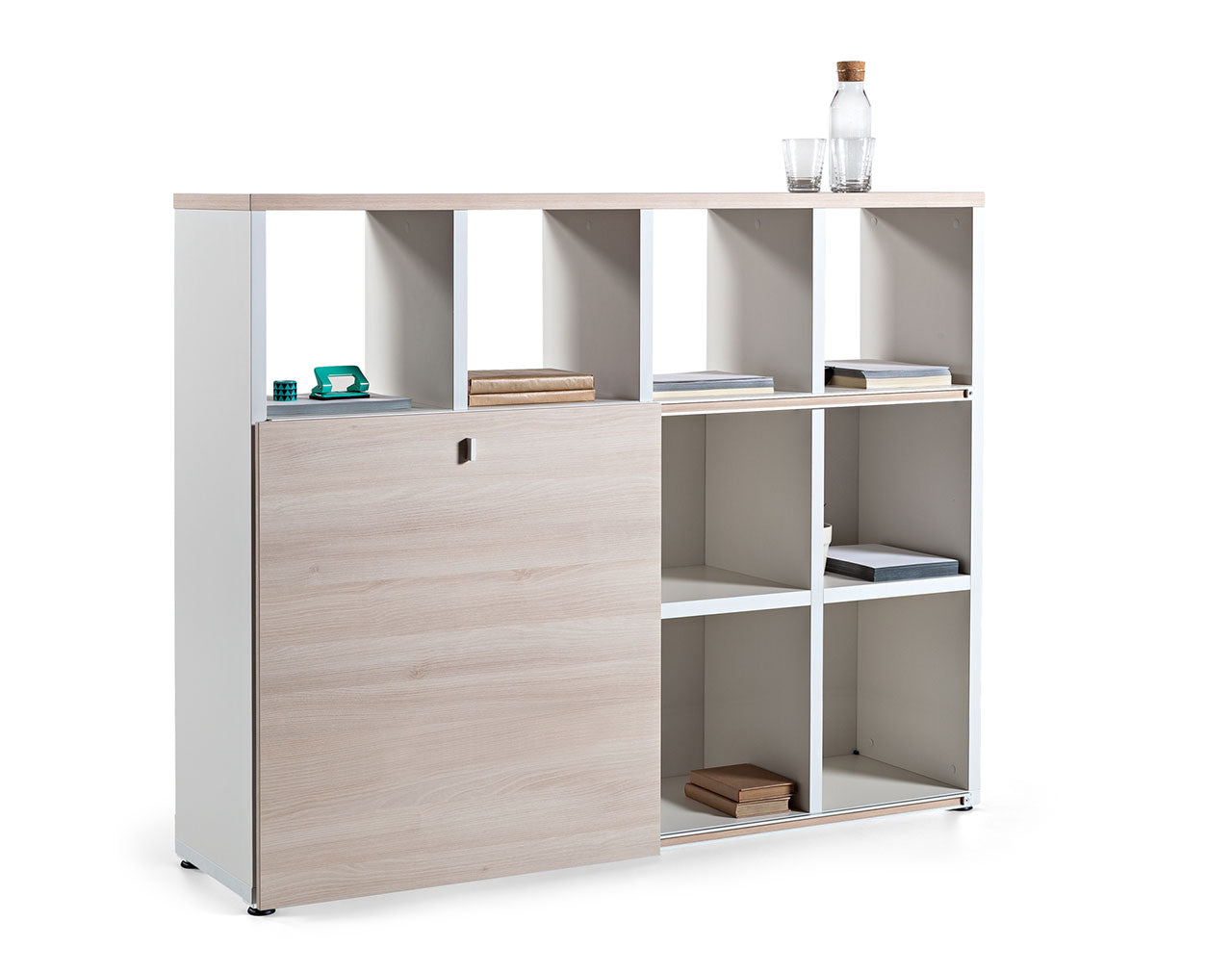 Cubic cabinet by Actiu Spain – modular office storage system with clean lines, durable finishes, and flexible configurations for workstations, meeting rooms, and executive spaces – blends functionality with modern design – supplied by Atelier 21 KSA, Top Interior Fit-out Company in Saudi Arabia and Riyadh. وحدة تخزين كيوبك من Actiu إسبانيا – تصميم مرن وعصري لتخزين المكاتب، بخامات متينة وتفاصيل أنيقة – من تنفيذ مفن الرسام، أفضل شركة تصميم داخلي وتشطيبات مكتبية في السعودية والرياض.