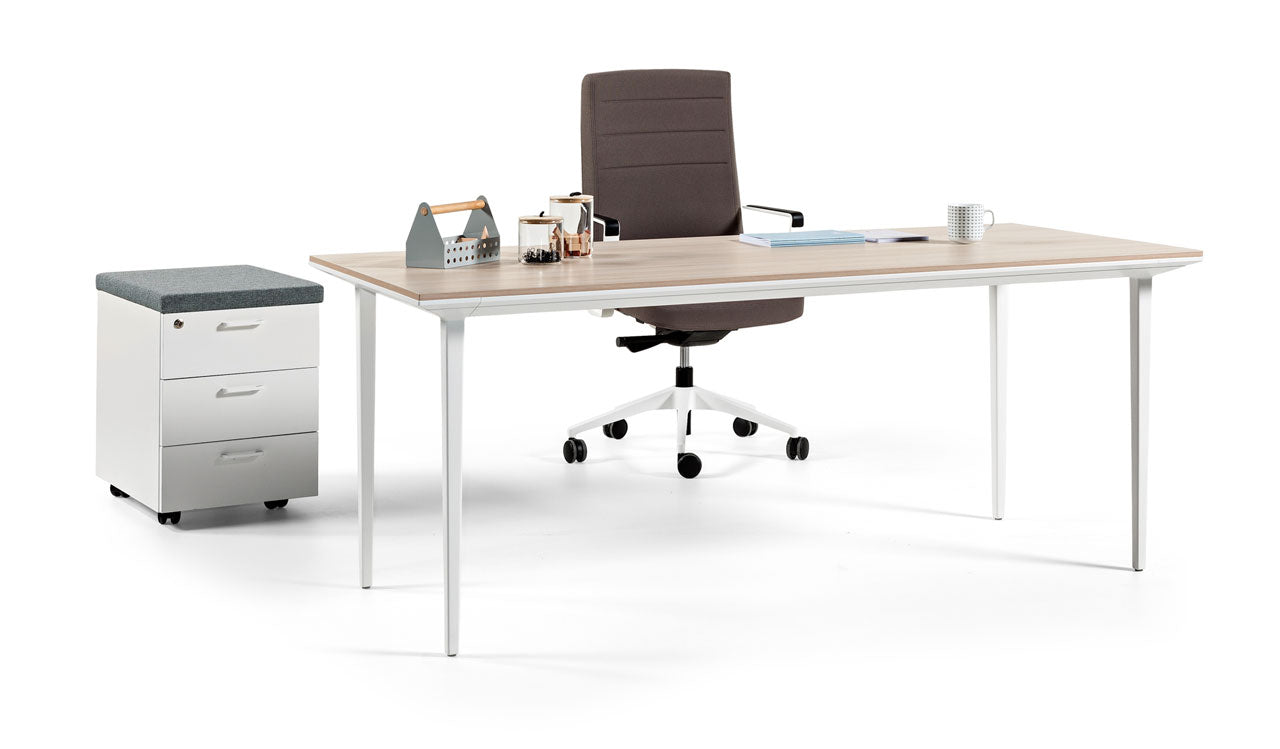 Longo desk by Actiu Spain – modular executive desk with integrated storage and soft lines, ideal for collaborative workspaces and open-plan offices – offered by Atelier 21 KSA, Top Interior Fit-out Company and Furniture Supplier in Saudi Arabia and Riyadh.
مكتب Longo من Actiu إسبانيا – تصميم مكتبي تنفيذي مرن بخطوط ناعمة وتخزين مدمج، مثالي للمكاتب المفتوحة – مقدم من مفن الرسام، أفضل شركة تصميم داخلي، ومورد أثاث، وتنفيذ تشطيبات داخلية في السعودية والرياض.