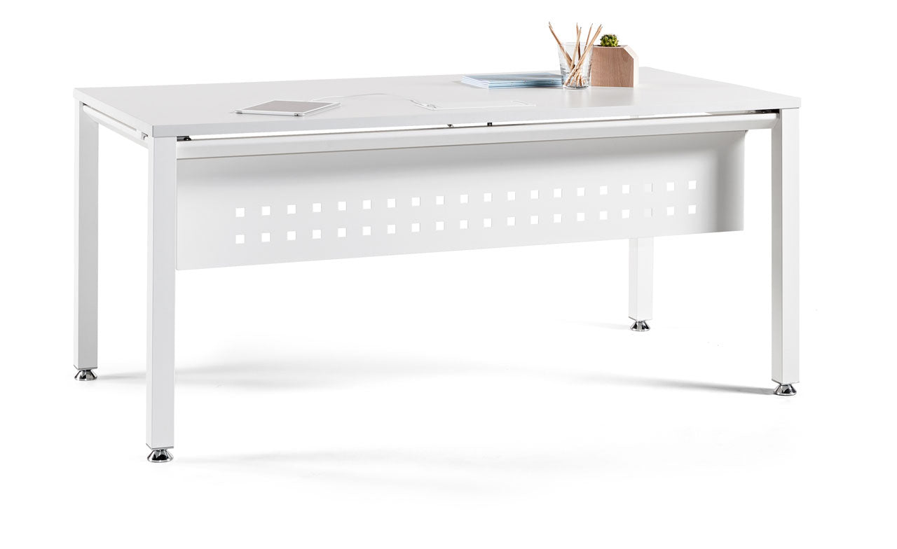 Modern white office desk with metal frame by Atelier 21 KSA – stylish and durable workstation for corporate interiors. Best office furniture supplier and Best interior fit-out in Riyadh – مكتب مكتبي أبيض حديث بإطار معدني من مفن الرسام، مكتب عملي أنيق ومتين لتجهيز المكاتب، افضل شركة تشطيبات داخلية وأفضل مورد أثاث مكتبي في الرياض