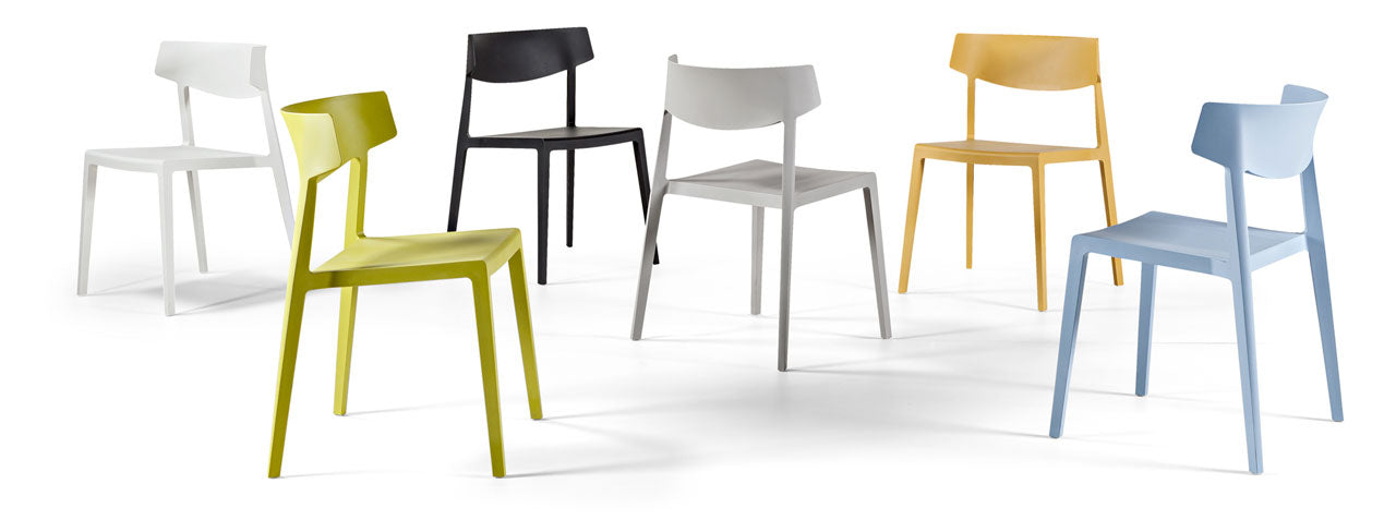 Wing multi-purpose chair by Actiu – lightweight, stackable, and durable, perfect for training rooms, cafeterias, auditoriums, and collaborative spaces – available in vibrant colors and eco-friendly materials – supplied by Atelier 21 KSA, Top Interior Fit-out Company in Saudi Arabia and Riyadh. كرسي وينج متعدد الاستخدامات من Actiu – خفيف الوزن، قابل للتكديس ومتين، مثالي لغرف التدريب والمقاهي والمساحات التعاونية – مقدم من مفن الرسام، أفضل شركة تنفيذ ديكور داخلي في السعودية والرياض.